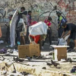 Ainda segundo a prefeitura, o muro substituiu tapumes metálicos que representavam risco de acidentes e atrapalhavam a circulação de pedestres nas calçadas da cracolândia | Foto: Paulo Pinto/Agência Brasil