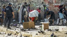 Ainda segundo a prefeitura, o muro substituiu tapumes metálicos que representavam risco de acidentes e atrapalhavam a circulação de pedestres nas calçadas da cracolândia | Foto: Paulo Pinto/Agência Brasil