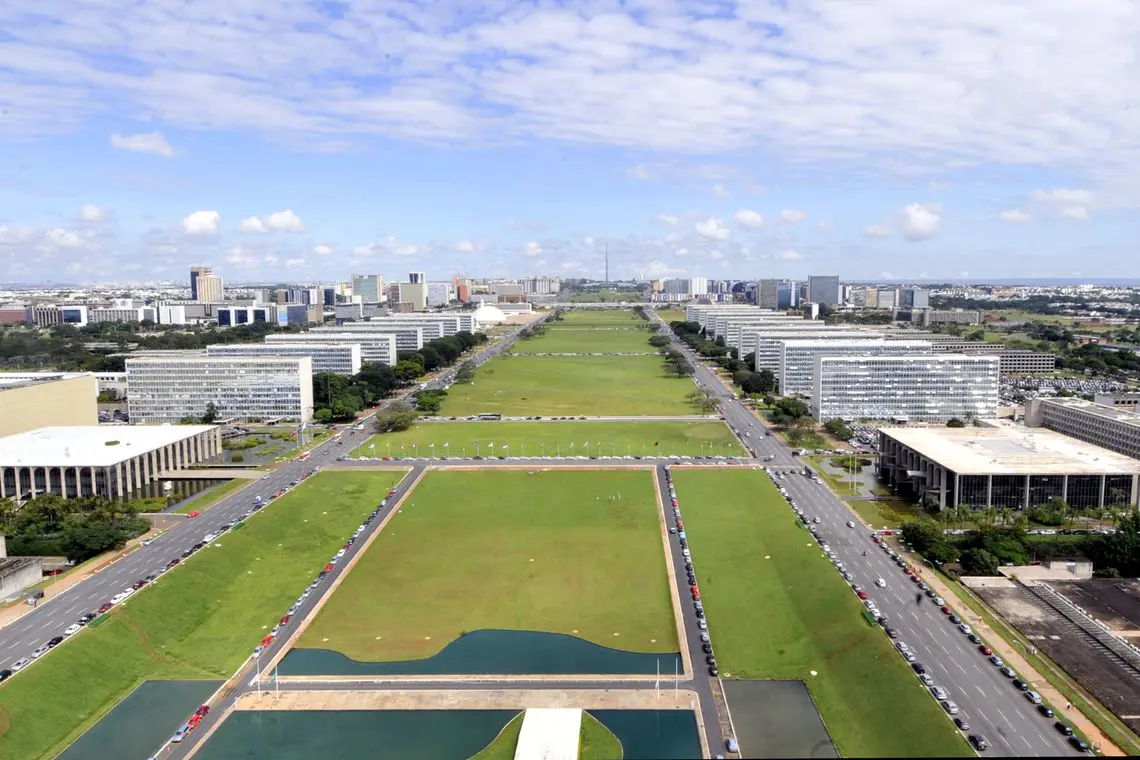 Brasil Visão aérea da Esplanada dos Ministérios, em Brasília, em alusão à nota sobre reuniões de ministros com Lula