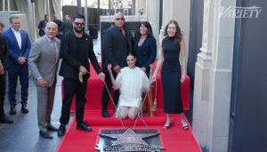 Gal Gadot é imortalizada em Hollywood com estrela na Calçada da Fama