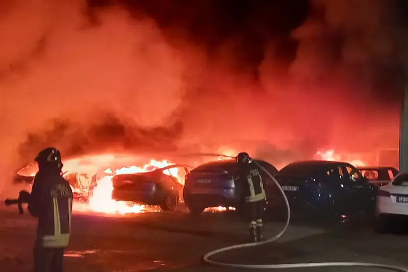 Incidente em concessionária ocorreu nesta segunda-feira, 31 | Foto: Reprodução/Redes sociais