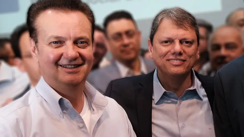 Tarcísio posa para foto com Gilberto Kassab | Foto: Reprodução/Redes sociais