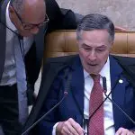 Luís Roberto Barroso e o 'capinha' Gleydson Perry Costa Silva | Foto: TV Justiça/Reprodução
