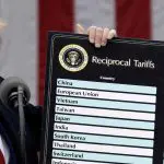 O presidente dos EUA, Donald Trump, faz discurso sobre tarifas na Casa Branca, em Washington | Foto: Carlos Barria/File Photo/Reuters