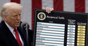 O presidente dos EUA, Donald Trump, faz discurso sobre tarifas na Casa Branca, em Washington | Foto: Carlos Barria/File Photo/Reuters