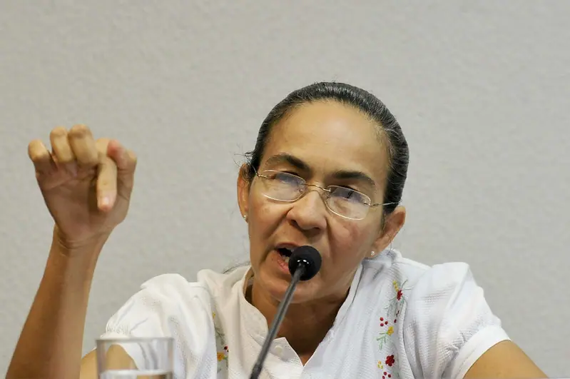 Pronunciamento de Heloísa Helena na Comissão de Direitos Humanos e Legislação Participativa do Senado. A mulher pode substituir Glauber Braga na Câmara dos Deputados