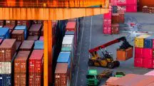Contêineres no porto de Taiwan de Keelung | REUTERS/Ann Wang