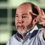Foto do economista Armínio Fraga, durante entrevista