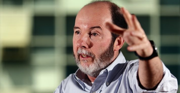 Foto do economista Armínio Fraga, durante entrevista