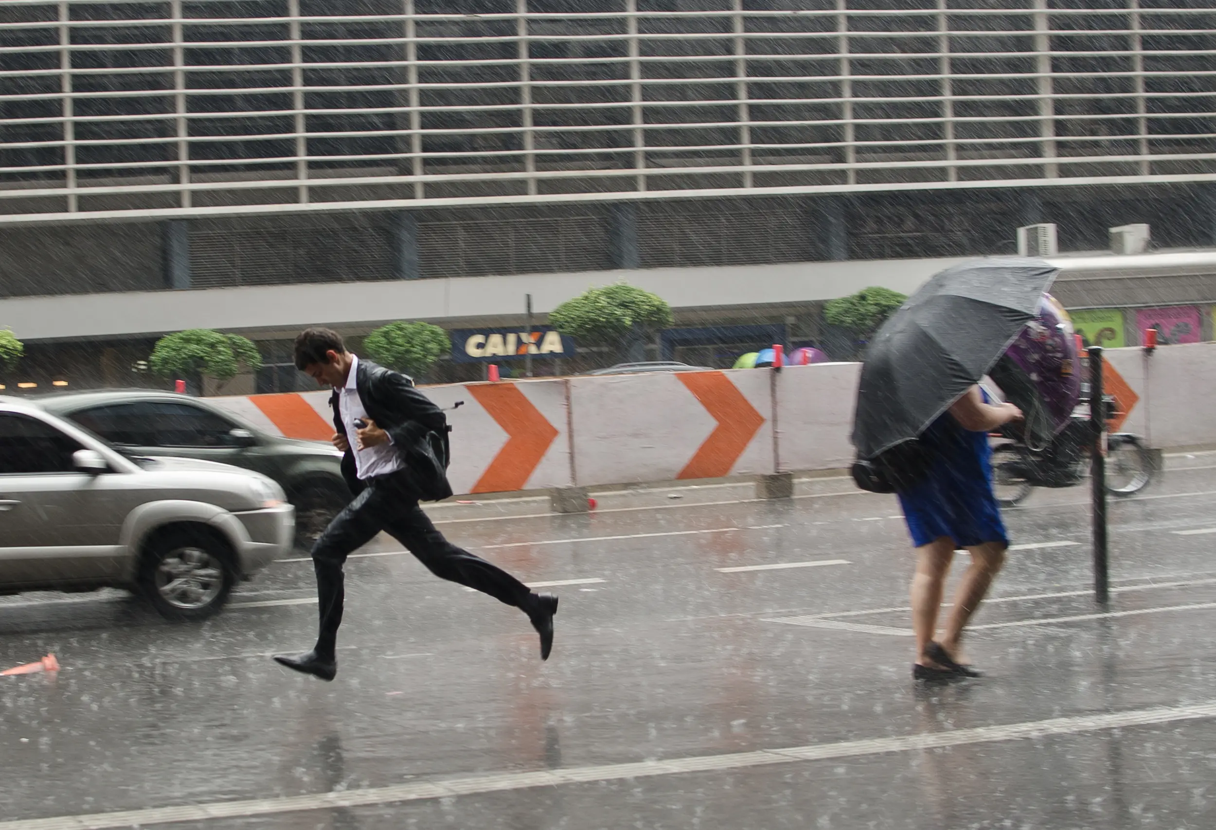 Chuvas fortes atingem a capital paulista