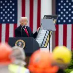 Donald Trump durante o anúncio de novas tarifas para importações
