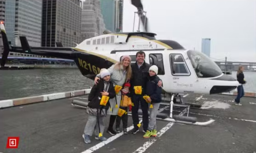 A família em Nova York, momentos antes do acidente de helicóptero