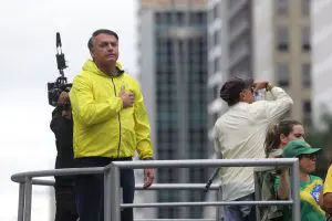 O ex-presidente Jair Bolsonaro durante ato pela anistia dos envolvidos nas invasões em Brasília no dia 8 de janeiro de 2023, na Avenida Paulista, em São Paulo (SP), neste domingo, 6 — 6/4/2025 | Foto: Tiago Queiroz/Estadão Conteúdo
