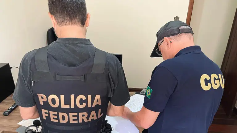 Agente da PF e da CGU realizam diligência