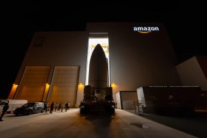 Embora o Projeto Kuiper ainda não esteja disponível ao público, a Amazon busca competir com essa oferta robusta | Foto: Divulgação/Amazon