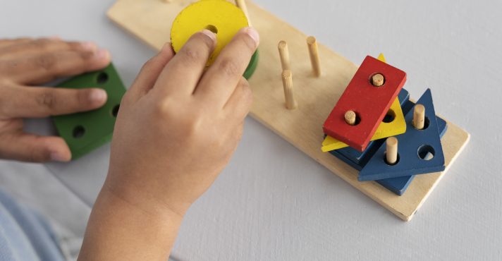 Mesmo com as investigações em andamento, a instituição para autistas recebeu R$ 800 mil em emendas parlamentares em 2024 | Foto: Reprodução/Freepik