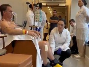 Bolsonaro realizou exercícios de coordenação motora depois de passar por uma cirurgia para remover aderências e corrigir o quadro de subobstrução intestinal | Foto: Reprodução/Redes sociais