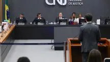 Sessão do CNJ de 8 de abril, presidida pelo ministro Luís Roberto Barroso