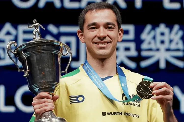Hugo Calderano depois de vencer, neste domingo, 20, em Macau, na China, o Mundial de Tênis de Mesa: título inédito para o continente americano | Foto: Reprodução/Twitter/X