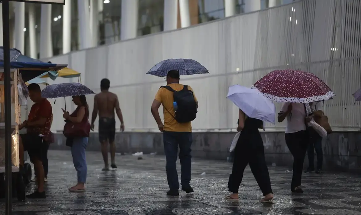 A chuva ganha força no Centro-Oeste. Brasília, Goiânia, Cuiabá e Campo Grande enfrentam possibilidade de tempestades, acompanhadas de queda nas temperaturas | Foto: Fernando Frazão/Agência Brasil
