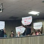 Com cartazes que diziam ‘cracolândia é luz’ e ‘remoção não é solução’, os ativistas protestaram contra algumas determinações do prefeito Ricardo Nunes que, segundo eles, ‘dificultam o trabalho das ONGs’ | Foto: Reprodução/Redes sociais