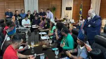 Reunião com indígenas em que o governador do Pará, Helder Barbalho, decidiu revogar lei polêmica | Foto: Governo do Pará/Divulgação
