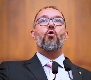 O deputado estadual Cláudio Branchieri (Podemos/RS): governo executa um 'plano suicida' | Foto: Reprodução/Twitter/X
