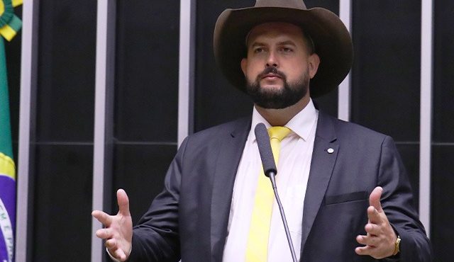Deputado federal Zé Trovão (PL-SC), que protocolou projeto de lei para impedir Seleção Brasileira de vestir uniforme vermelho