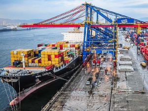 Porto de Santos, no litoral de São Paulo: enquanto o governo petista critica Trump, empresas já estudam a abertura de escritórios em outros países | Foto: Divulgação