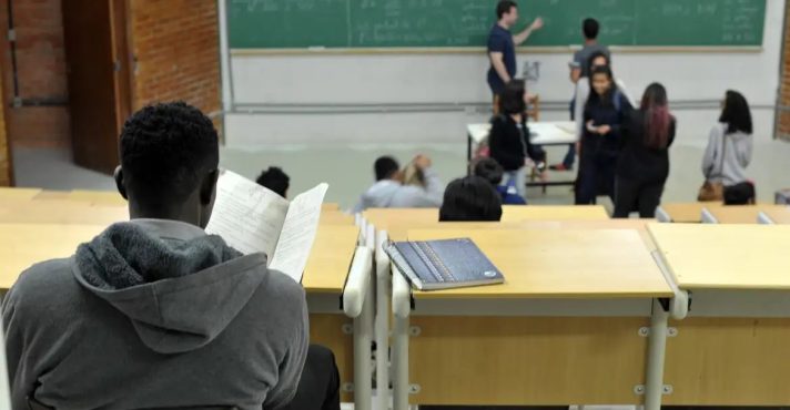 De acordo com o Censo da Educação Superior de 2023, a taxa média acumulada de desistência nos cursos superiores alcançou 60% | Foto: Marcello Casal Jr/Agência Brasil