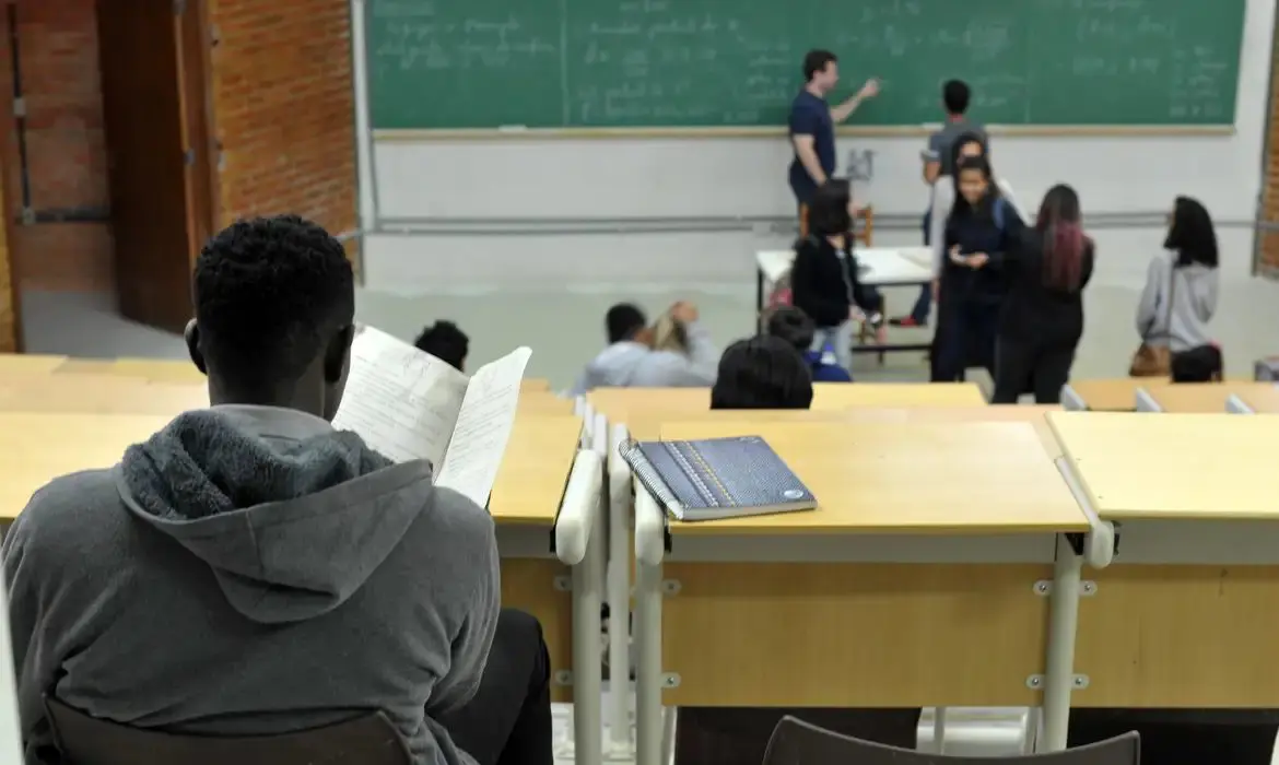 De acordo com o Censo da Educação Superior de 2023, a taxa média acumulada de desistência nos cursos superiores alcançou 60% | Foto: Marcello Casal Jr/Agência Brasil