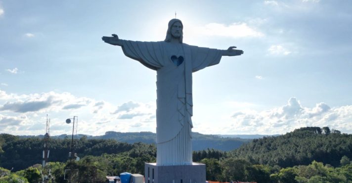 Estátua do Cristo Protetor, em Encantado (RS)