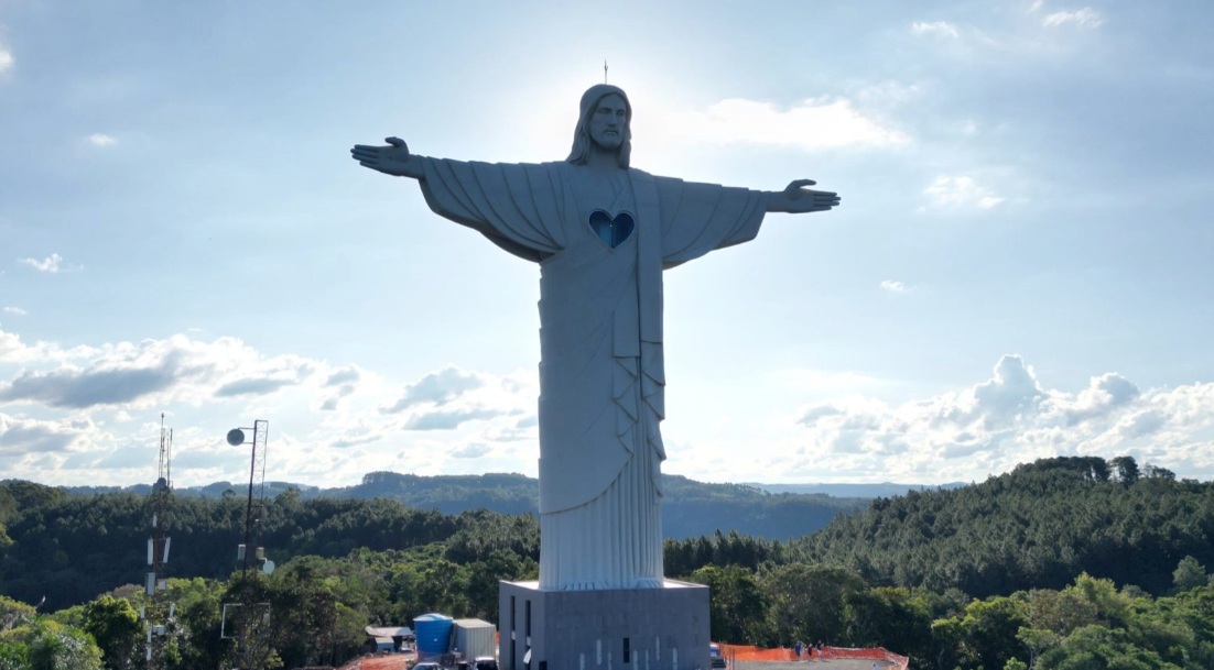 Estátua do Cristo Protetor, em Encantado (RS)