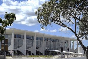 Governo Lula; EUA; Fachada do Palácio do Planalto, sede do Poder Executivo brasileiro, em Brasília, em alusão à nota sobre o governo Lula ser contra a anistia