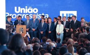 Membros do PP e do União Brasil durante o evento em que foi anunciada a criação do União Progressista, nova federação que pretende concorrer às eleições a partir de 2026 | Foto: Renato Araújo/Câmara dos Deputados