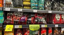 Itens de luxo: café, bacalhau, picanha e azeite ficam trancados em supermercados de SP