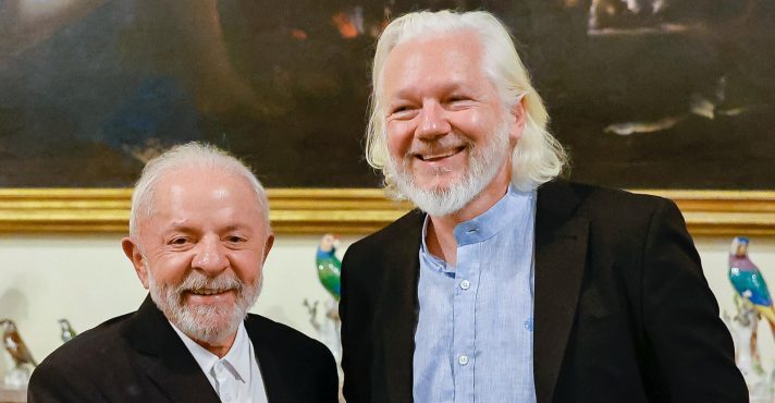 Lula em encontro com Julian Assange, fundador do WikiLeaks, em Roma | Foto: Ricardo Stuckert/PR