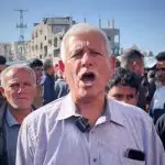 Os participantes expressaram descontentamento por meio de palavras de ordem dirigidas ao Hamas e seus líderes, que incluiu Osama Hamdan, integrante do gabinete político do grupo | Foto: Reprodução/Youtube