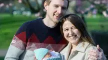 O casal Angus e Grace Davidson com a filha | Foto: Reprodução/Womb Transplant UK