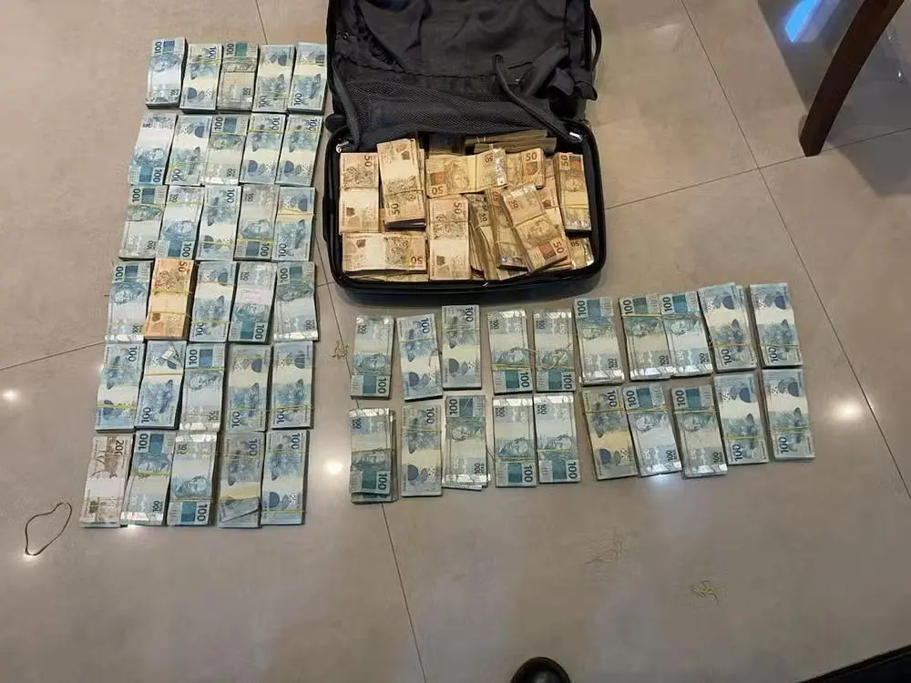 Dinheiro apreendido em operação que investiga venda de sentenças em MS. | Foto: Divulgação/ Polícia Federal