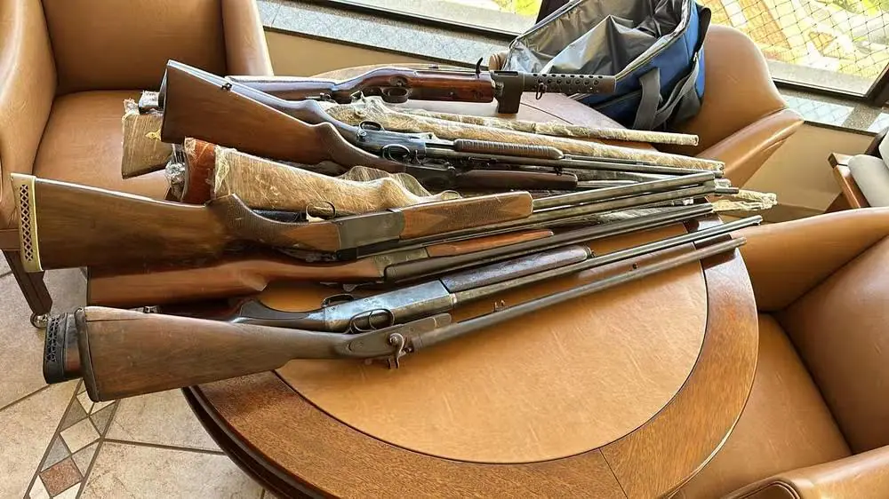 Armas apreendidas em operação que mira venda de sentenças por desembargadores em MS | Foto: Divulgação / Polícia Federal