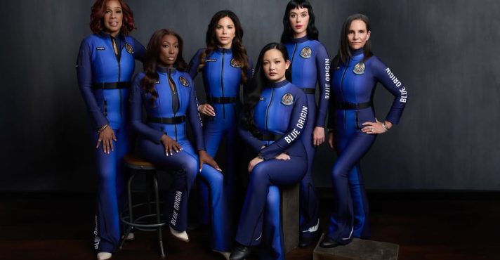A cantora Katy Perry fez parte de tripulação 100% feminina da Blue Origin