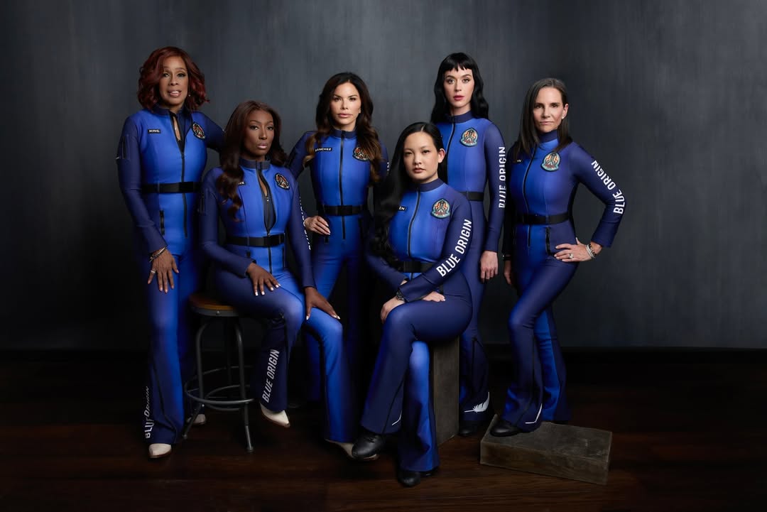 A cantora Katy Perry fez parte de tripulação 100% feminina da Blue Origin