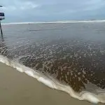 Ventos provocam ondas em alto-mar que geram ressacas e fazem a água avançar sobre as praias do litoral | Foto: Reprodução/Twitter/X