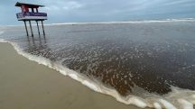 Ventos provocam ondas em alto-mar que geram ressacas e fazem a água avançar sobre as praias do litoral | Foto: Reprodução/Twitter/X