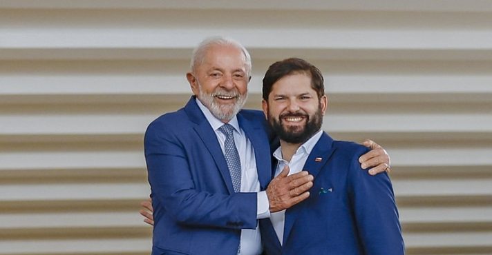 Os esquerdistas Lula da Silva e Gabriel Boric: críticas indiretas a supostas pressões dos Estados Unidos | Foto: PR/Divulgação