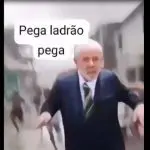 Ao fim do vídeo, um corte abrupto na montagem traz o presidente Lula à cena, correndo pelas ruas do Rio de Janeiro, sendo perseguido por cidadãos inconformados com a situação do país | Foto: Reprodução/Redes sociais