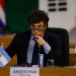 Com o objetivo de transformar a Argentina em um país estável economicamente, Milei anunciou um plano econômico de US$ 20 milhões | Foto: Tânia Rêgo/Agência Brasil