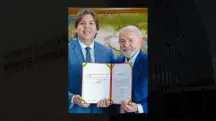 Frederico de Siqueira Filho ao lado de Lula da Silva, na cerimônia de posse como novo ministro das Comunicação: cargo sob a sombra de um processo por improbidade administrativa | Foto: Ricardo Stuckert / PR