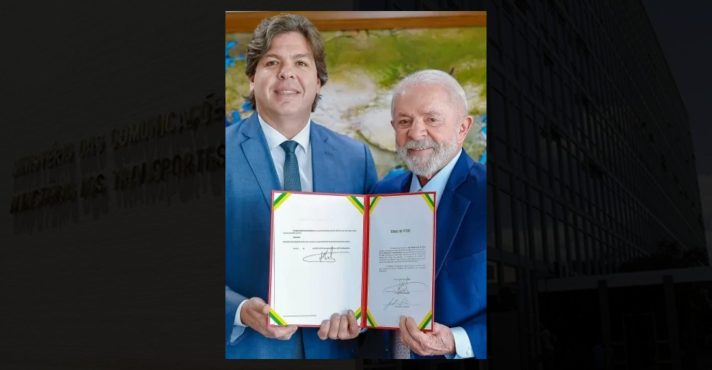Frederico de Siqueira Filho ao lado de Lula da Silva, na cerimônia de posse como novo ministro das Comunicação: cargo sob a sombra de um processo por improbidade administrativa | Foto: Ricardo Stuckert / PR